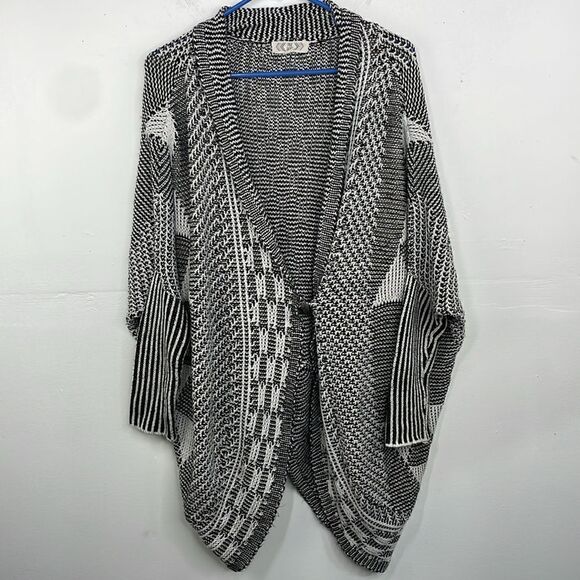 Pink Rose Kimono Sweater Aztec Design size Medium - Picture 1 of 11
